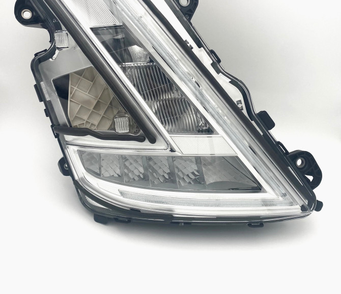 Lampa prawa led Volvo 24056510