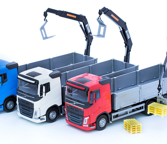 Model FH4 skrzynia 3 osie + żuraw hds - biały