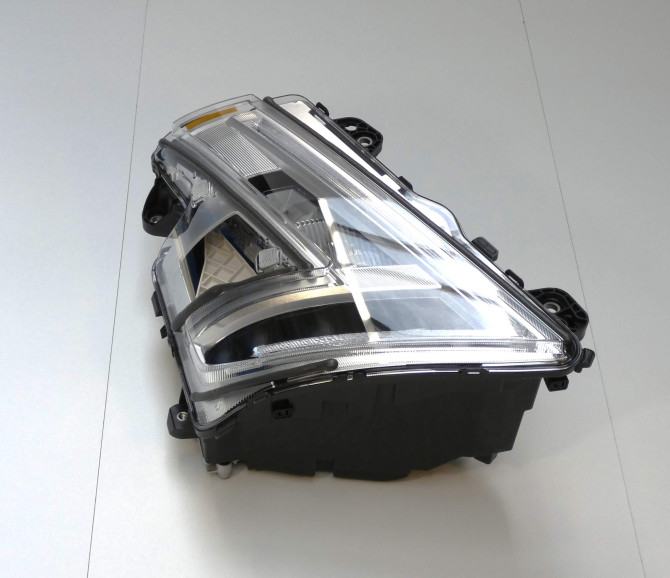 LAMPA PRAWA LED FH4 VOLVO 24056514