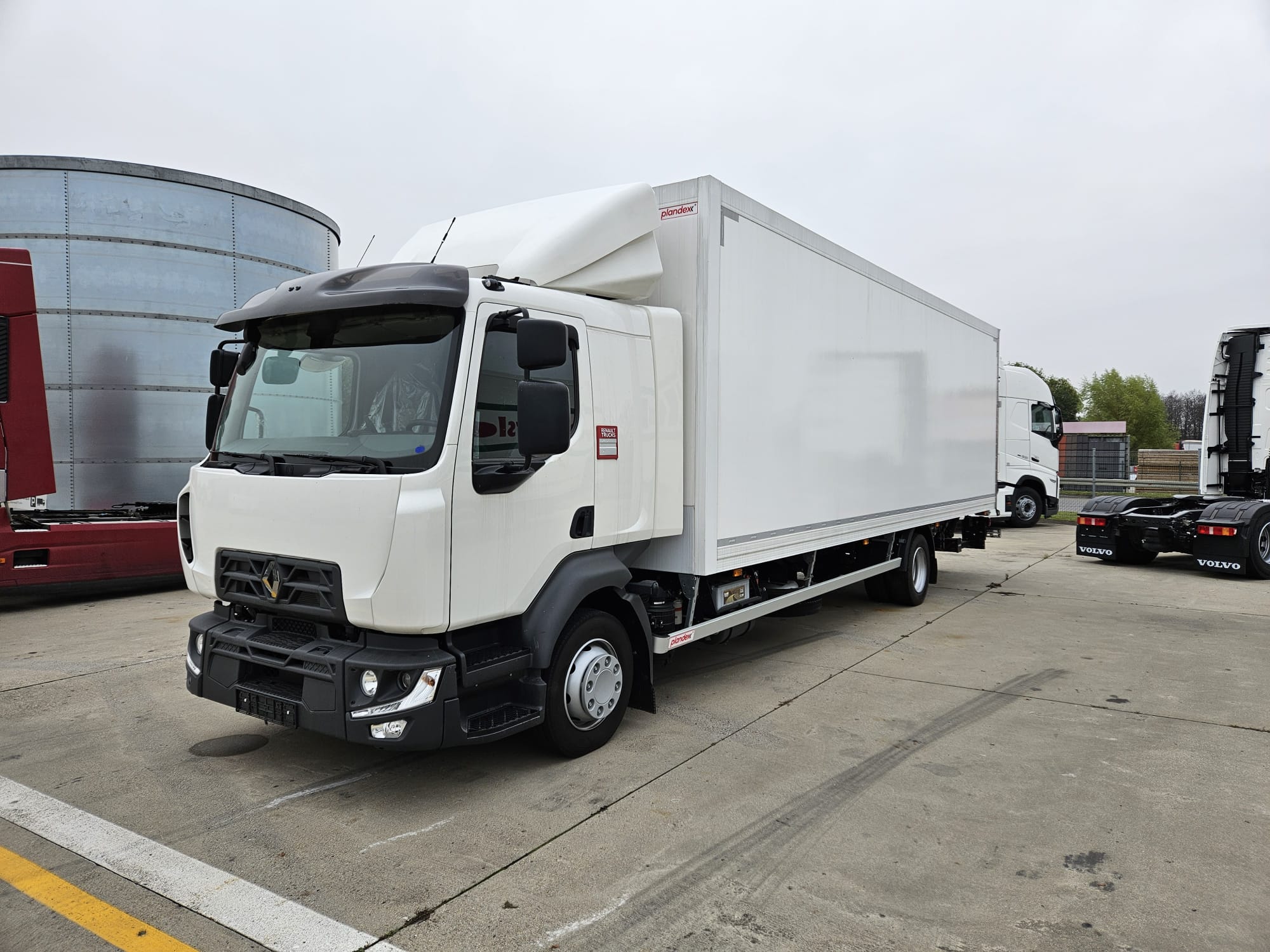 Renault D280 kontener w windą DMC12 