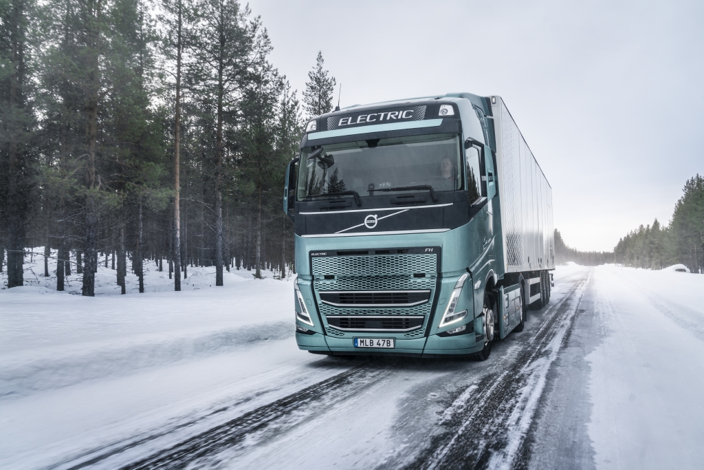 Elektryczne samochody ciężarowe Volvo z nową funkcją zwiększającą bezpieczeństwo