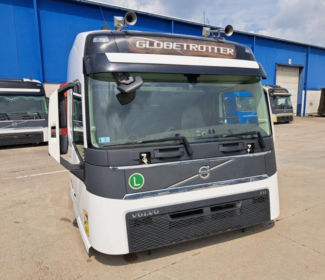 KABINA VOLVO FH4 GLOB 2015 bia - część używana