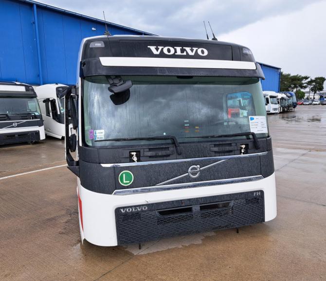 KABINA VOLVO FH4 GLOB 2014 bia - część używana