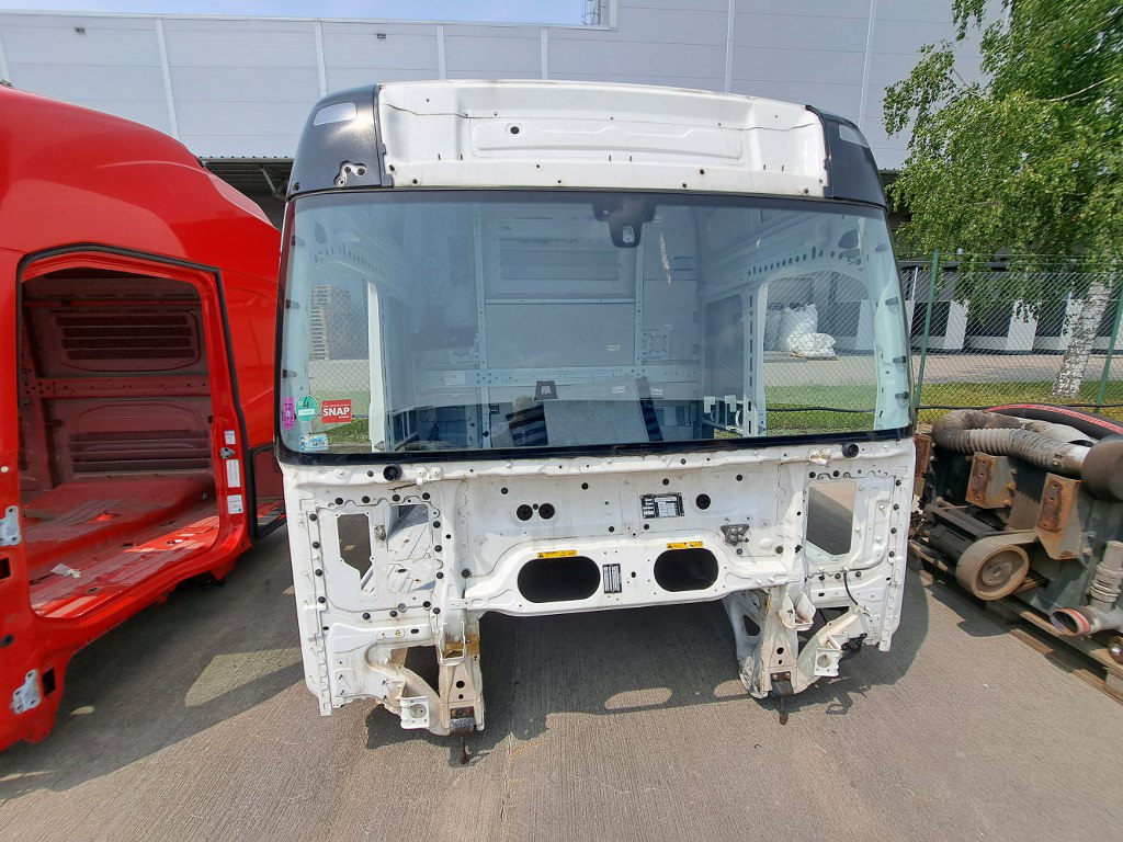 SZKIELET KABINY FH4 XL USZKODZONA - część używana
