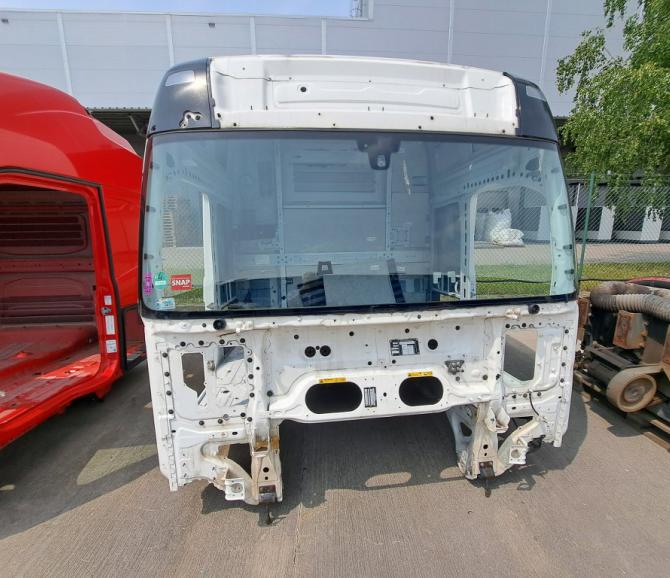SZKIELET KABINY FH4 XL USZKODZONA - część używana