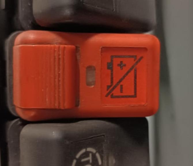 PŁYTKA SYMBOL AKUMLATORA - część używana