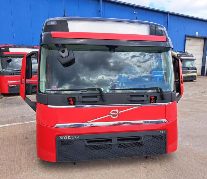 KABINA VOLVO FH4 GLOB 2016 red - część używana