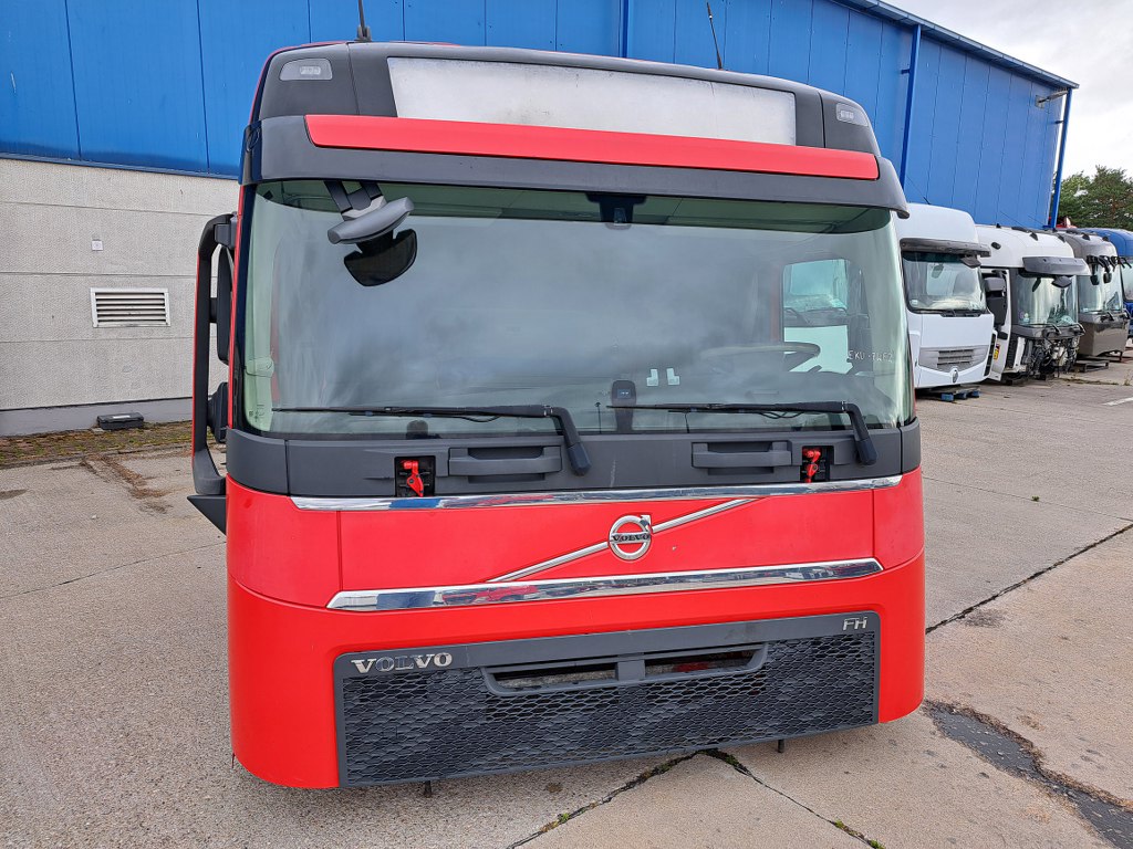 KABINA VOLVO FH4 GLOB 2016 red - część używana