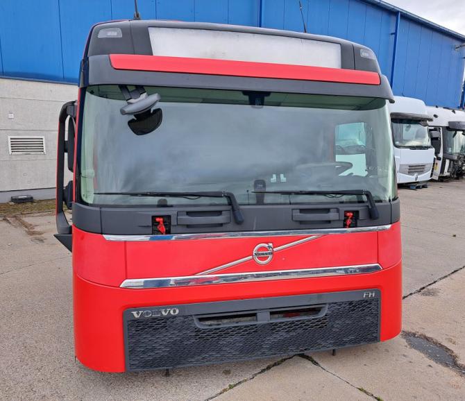 KABINA VOLVO FH4 GLOB 2016 red - część używana