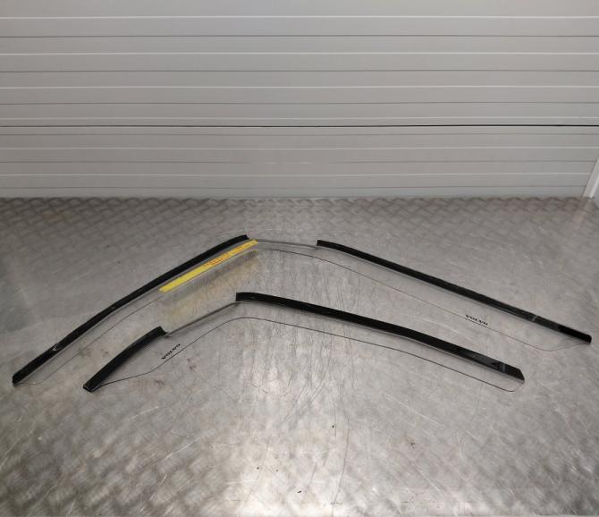 Owiewka szyby FH4 kpl. - część używana