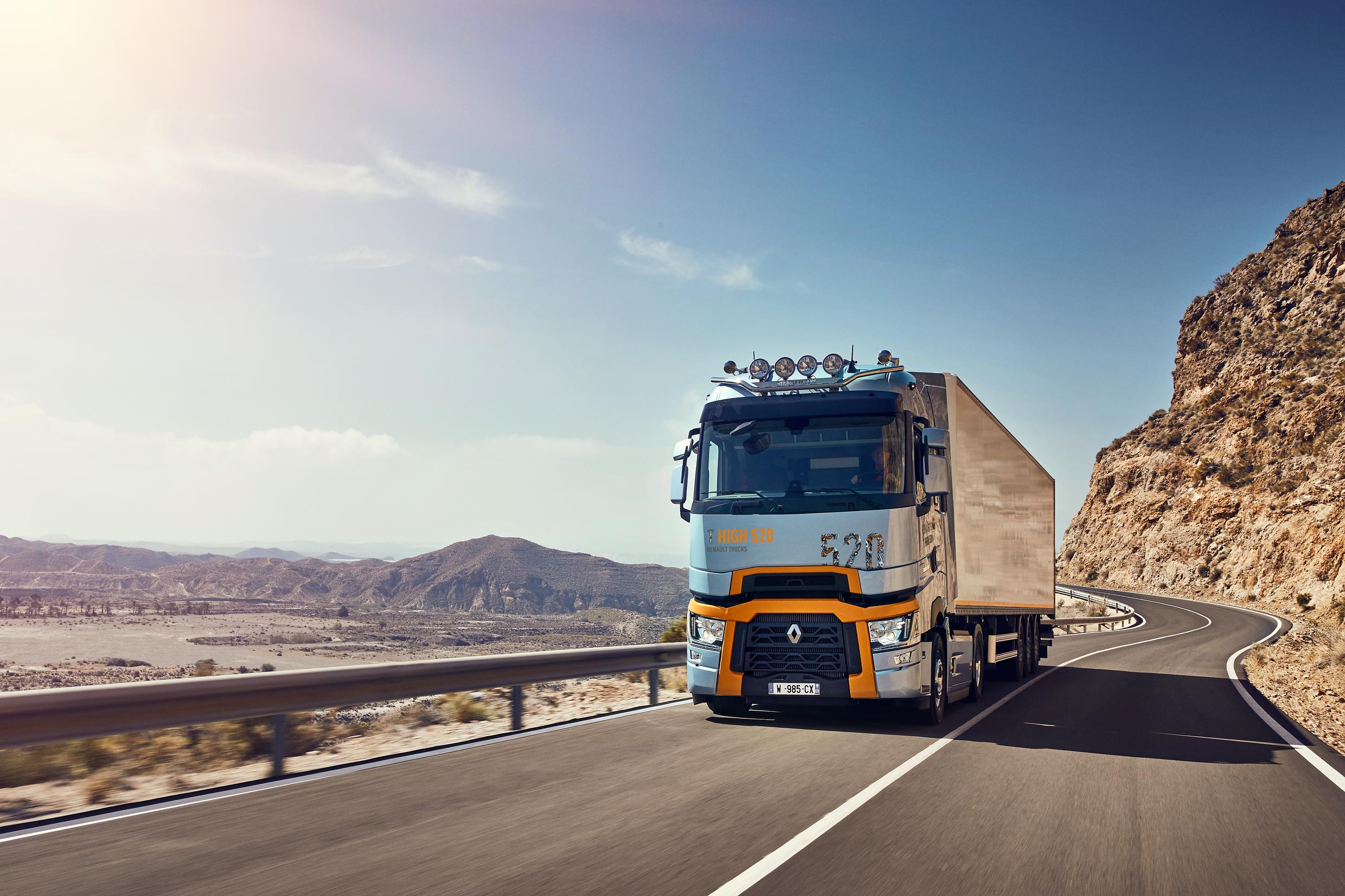 Większy komfort kierowcy i niższe zużycie paliwa &#8211; modele 2020 Gamy T Renault Trucks