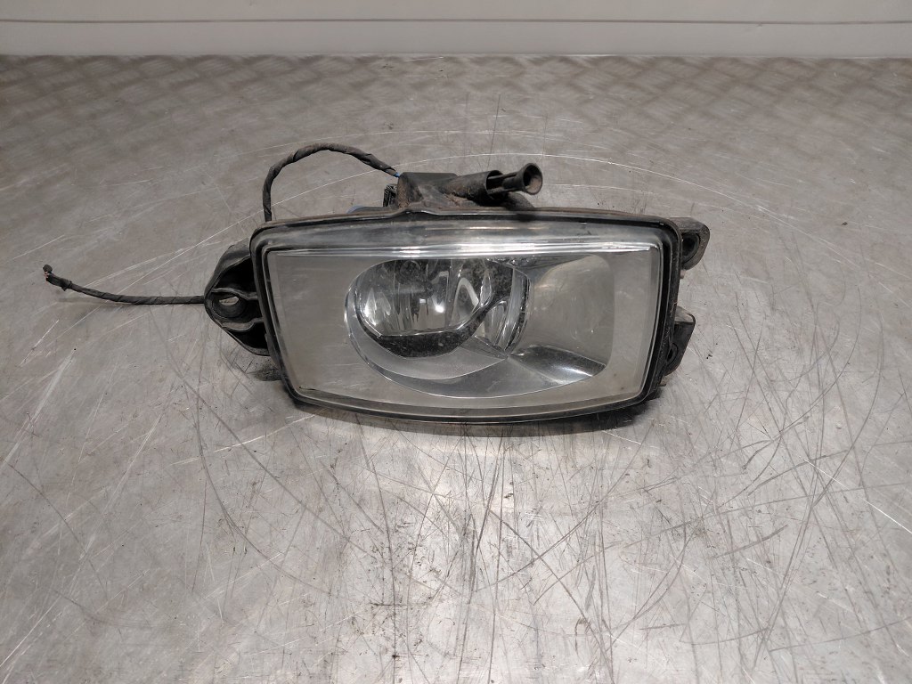 LAMPA PRZECIWMGIELNA LH - część używana