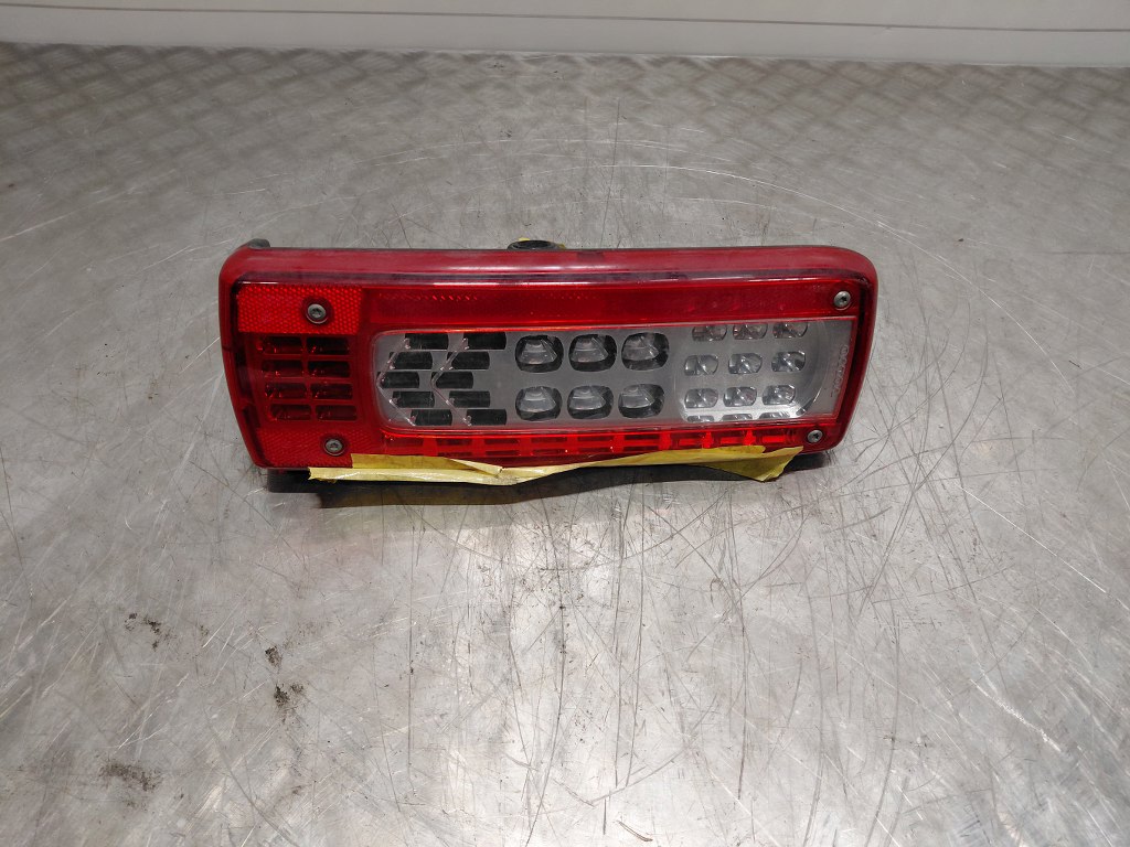 LAMPA TYLNA LED RH - część używana