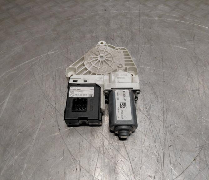 Silnik podnoszenia szyby - część używana