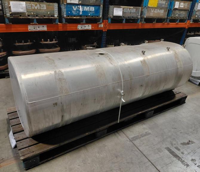 ZBIORNIK PALIWA 900L 223cm new - część używana