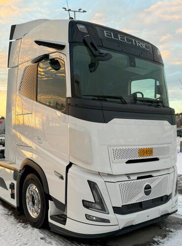 Owiewki przeciwbłotne policzki VOLVO FH Aero
