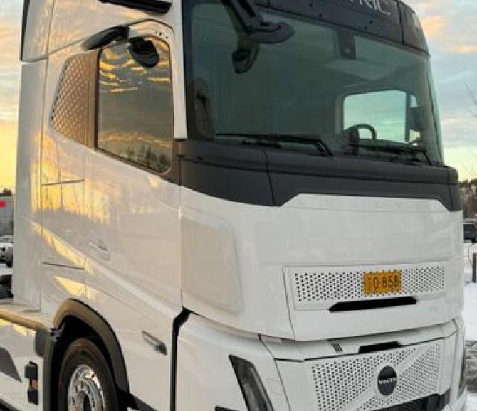 Owiewki przeciwbłotne policzki VOLVO FH Aero