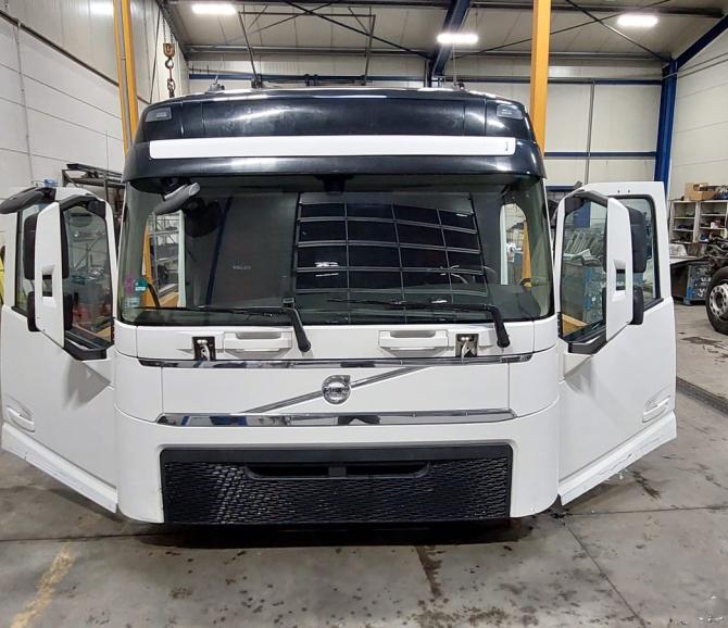 KABINA VOLVO FH4 GLOB KPL - część używana