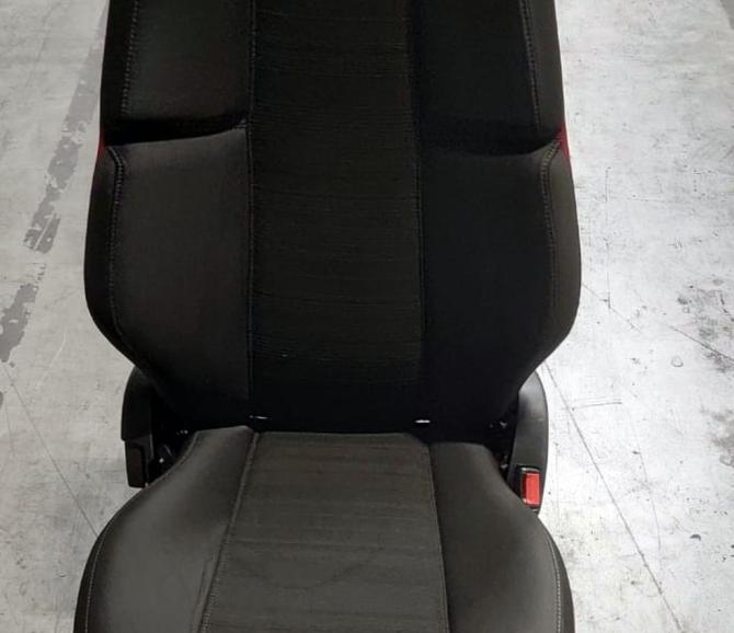 FOTEL VOLVO FH4  LEWY PNEUMATYCZNY - część używana