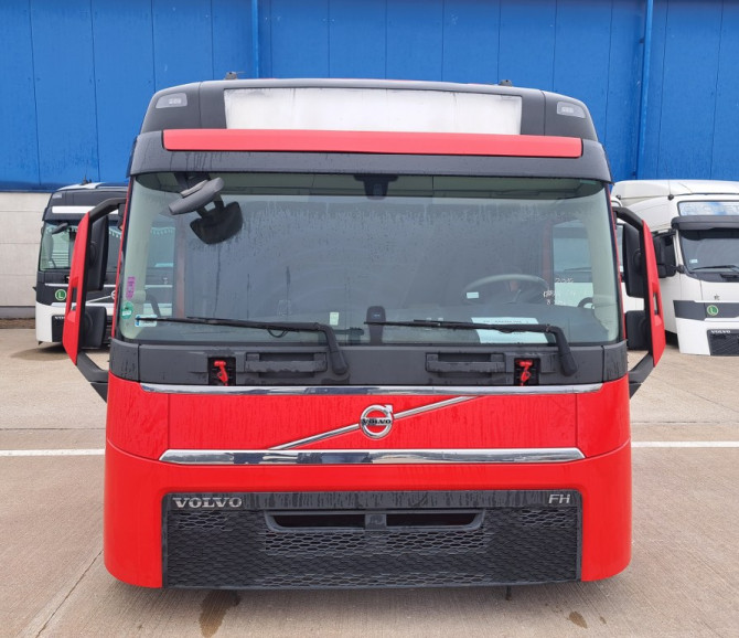 KABINA VOLVO FH4 GLOB KPL - część używana